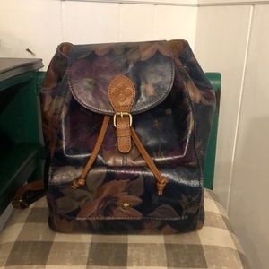 Gently used 1 owner bag from a smoke free home.